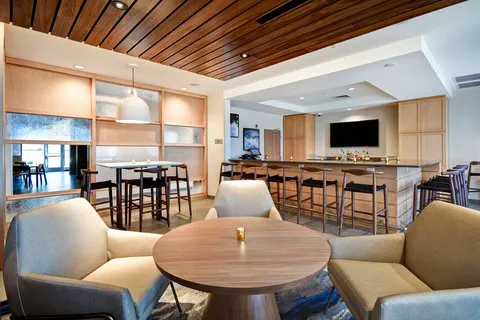 Fairfield Inn & Suites Plymouth 4