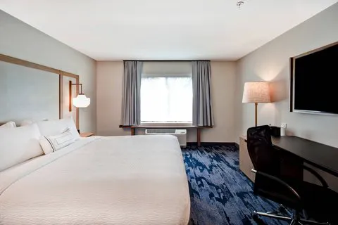 Fairfield Inn & Suites Plymouth 4