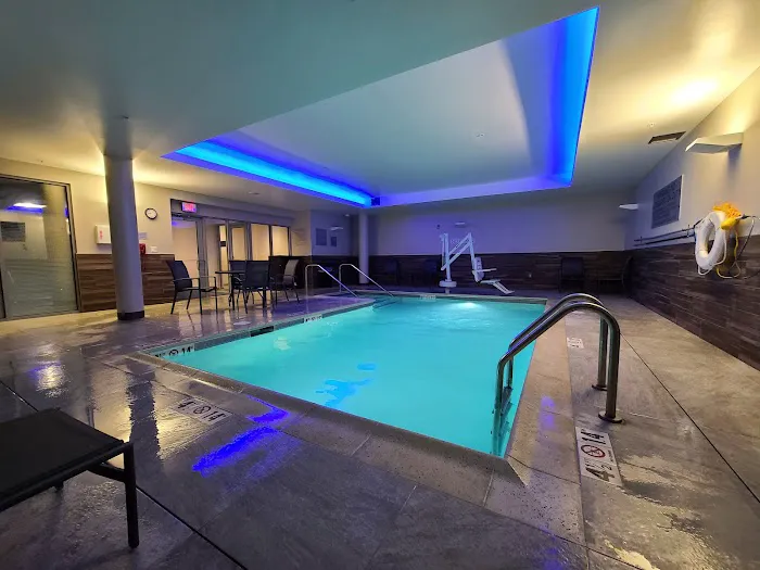 Fairfield Inn & Suites Plymouth 4