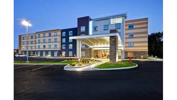 Fairfield Inn & Suites Plymouth 4