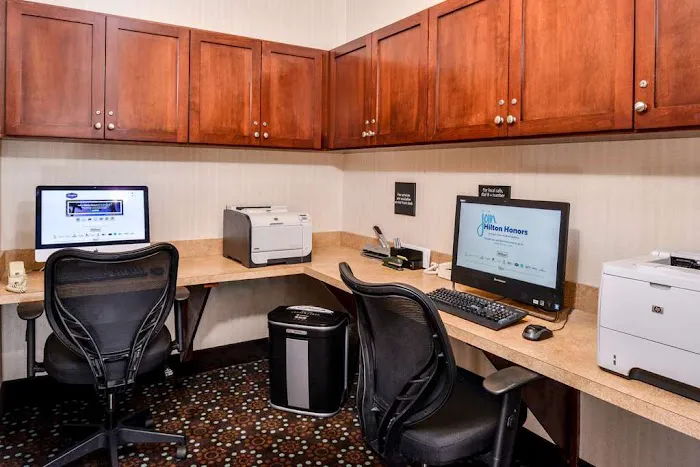 Hampton Inn & Suites Plymouth 4