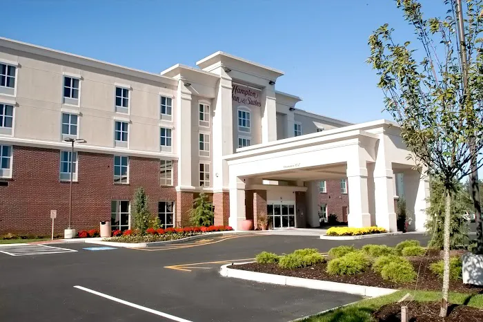 Hampton Inn & Suites Plymouth 4