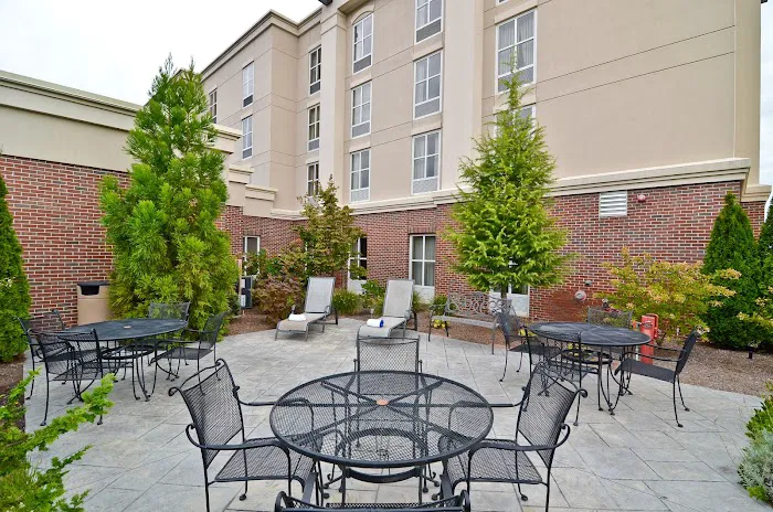 Hampton Inn & Suites Plymouth 4