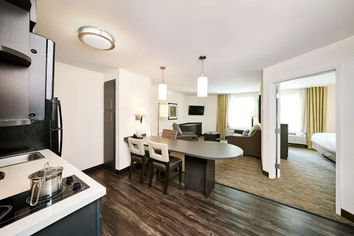 Sonesta Simply Suites Boston Braintree 4