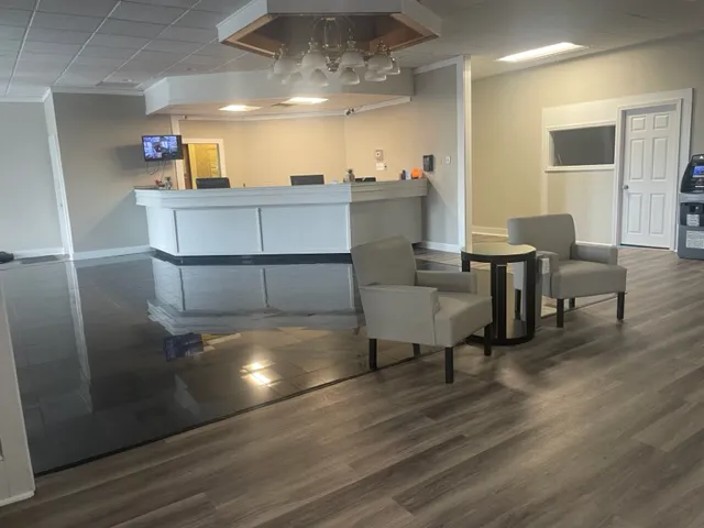 Whaler Inn and Suites 4