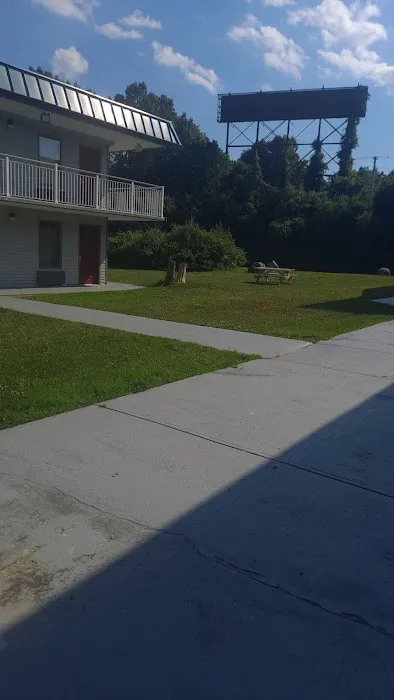 Whaler Inn and Suites 4