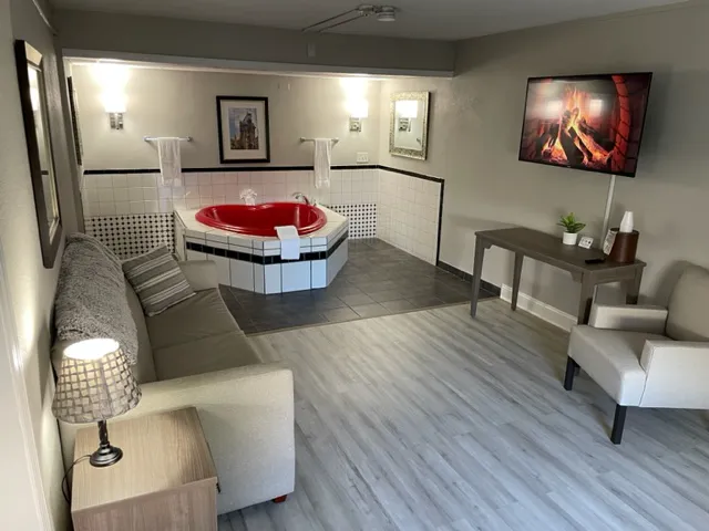 Whaler Inn and Suites 4