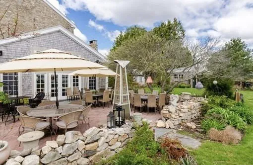 The Paquachuck Inn 5