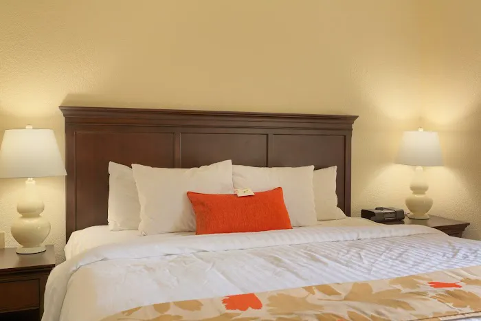 Residences at Daniel Webster 5
