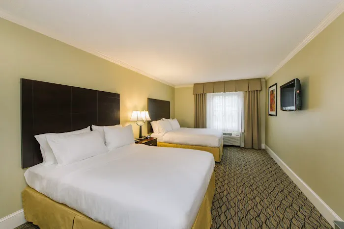 Holiday Inn Express & Suites Merrimack by IHG 4