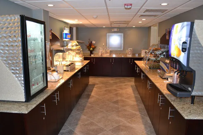 Holiday Inn Express & Suites Merrimack by IHG 4