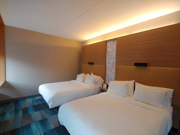 Aloft Lexington 4