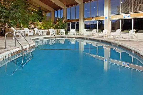 Days Inn by Wyndham Warren 4