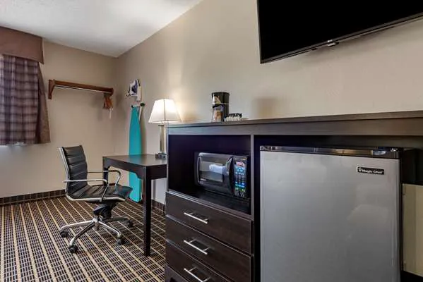 Quality Inn & Suites 4