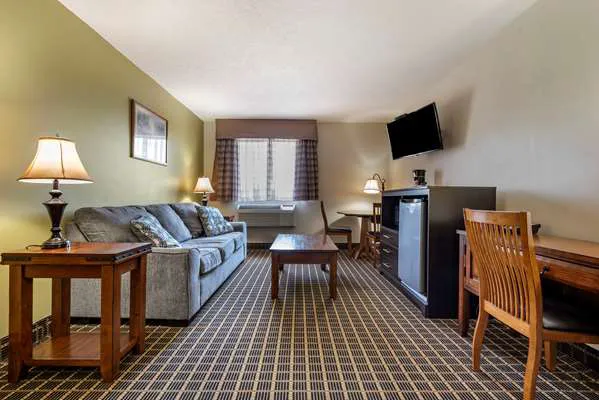 Quality Inn & Suites 4