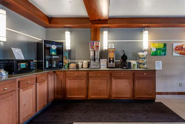Quality Inn & Suites 4
