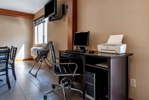 Quality Inn & Suites 4
