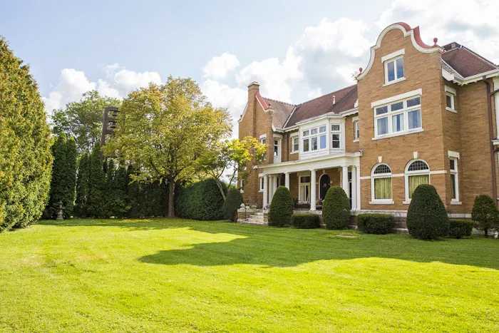 Hazeltine Boutique Hotel 4