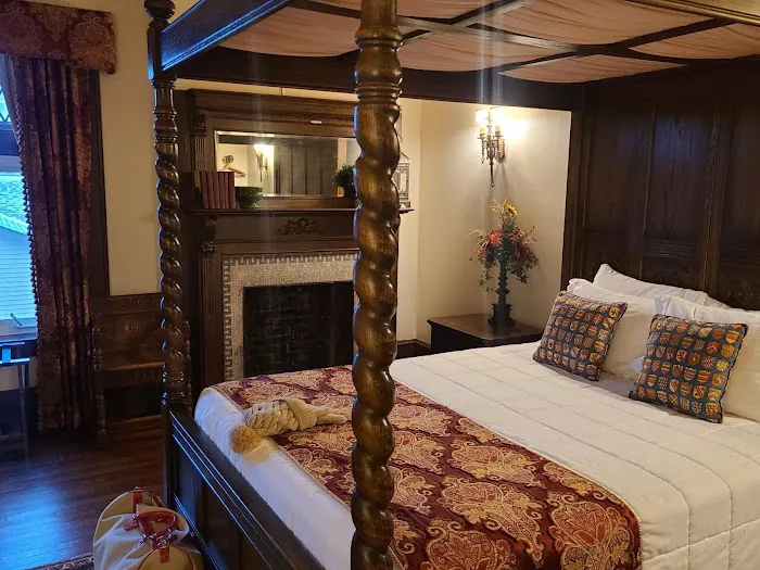 Hazeltine Boutique Hotel 4