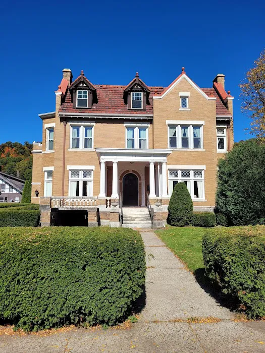 Hazeltine Boutique Hotel 4