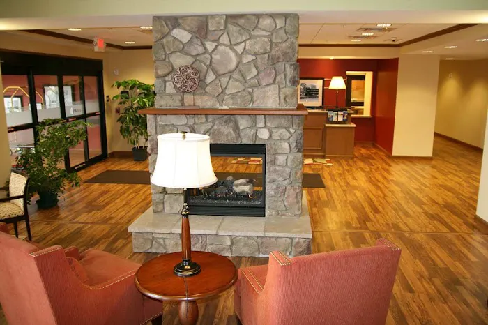 Hampton Inn & Suites Warren 4