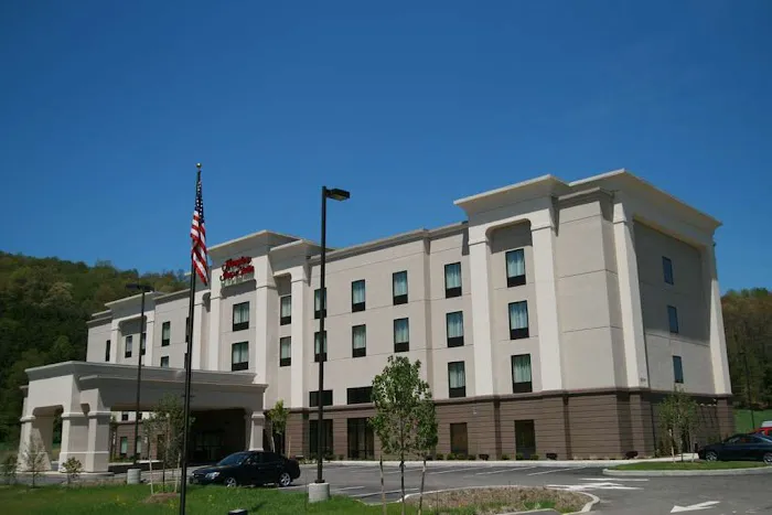 Hampton Inn & Suites Warren 4