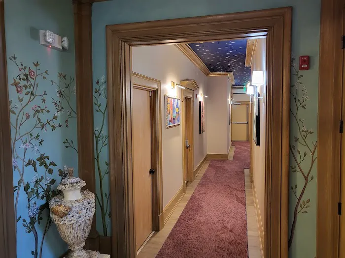 The Edward Hotel 5