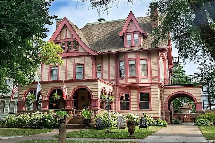 InnBuffalo off Elmwood 5