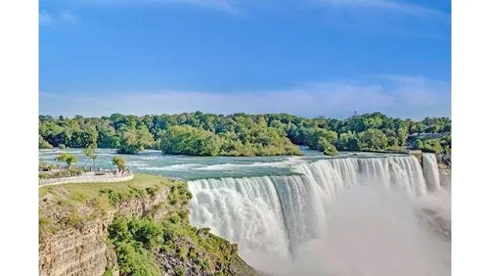 Days Inn & Suites by Wyndham Niagara Falls/Buffalo 4