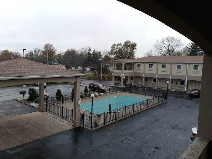 Days Inn & Suites by Wyndham Niagara Falls/Buffalo 4