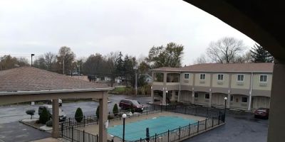 Days Inn & Suites by Wyndham Niagara Falls/Buffalo