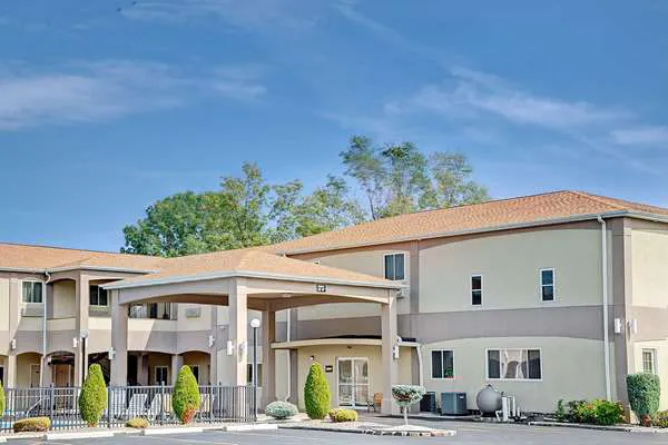 Days Inn & Suites by Wyndham Niagara Falls/Buffalo 4