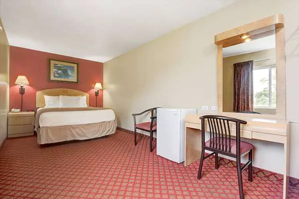 Days Inn & Suites by Wyndham Niagara Falls/Buffalo 4