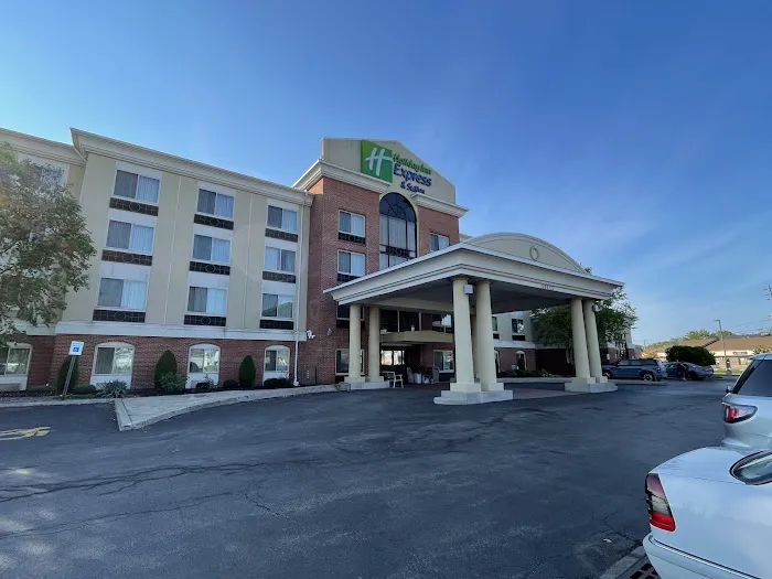 Holiday Inn Express & Suites Niagara Falls, an IHG Hotel 4