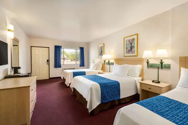 Travelodge by Wyndham Niagara Falls 4