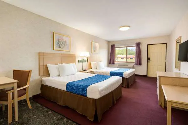 Travelodge by Wyndham Niagara Falls 4
