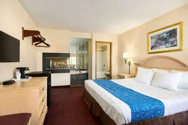 Travelodge by Wyndham Niagara Falls 4