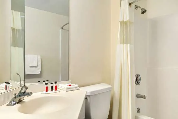 Travelodge by Wyndham Niagara Falls 4