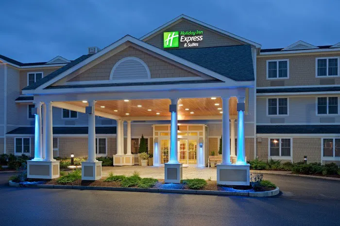 Holiday Inn Express & Suites Rochester by IHG 4