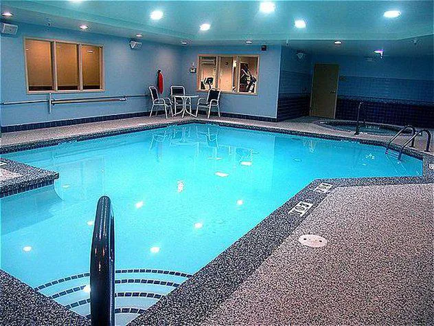 Holiday Inn Express & Suites Rochester by IHG 4