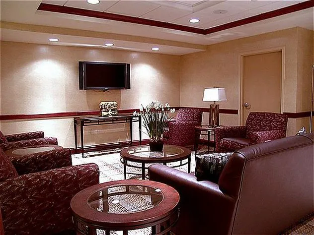 Holiday Inn Express & Suites Rochester by IHG 4