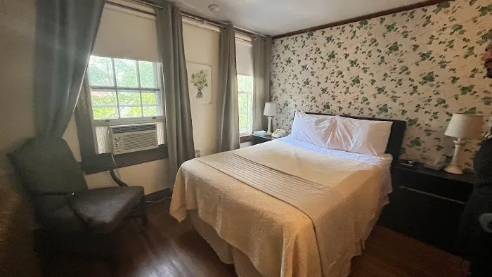 Governor's Inn & Restaurant 4