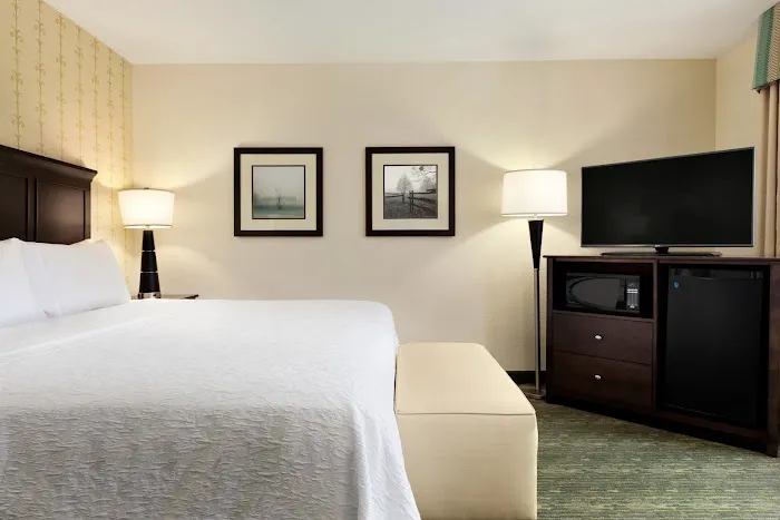 Hampton Inn Dover 4