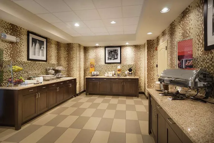 Hampton Inn Dover 4