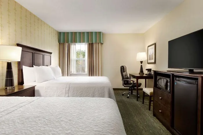 Hampton Inn Dover 4