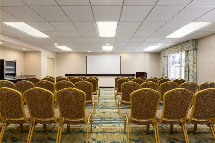 Hampton Inn Dover 4