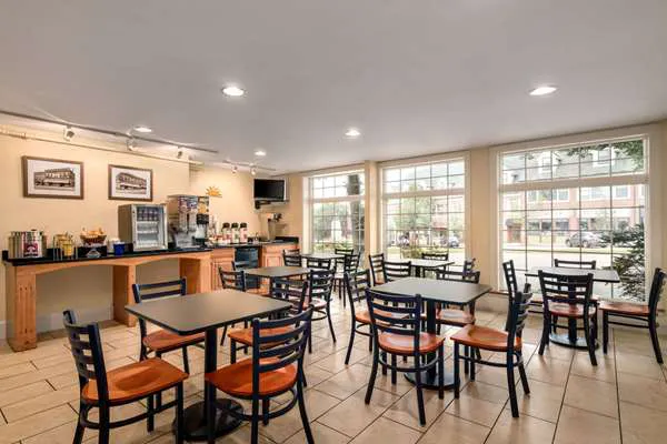 Downtown Dover Inn 4