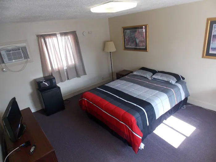 Paris Inn Motel 5