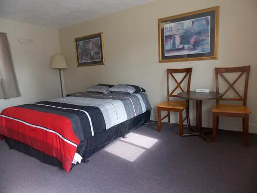 Paris Inn Motel 5
