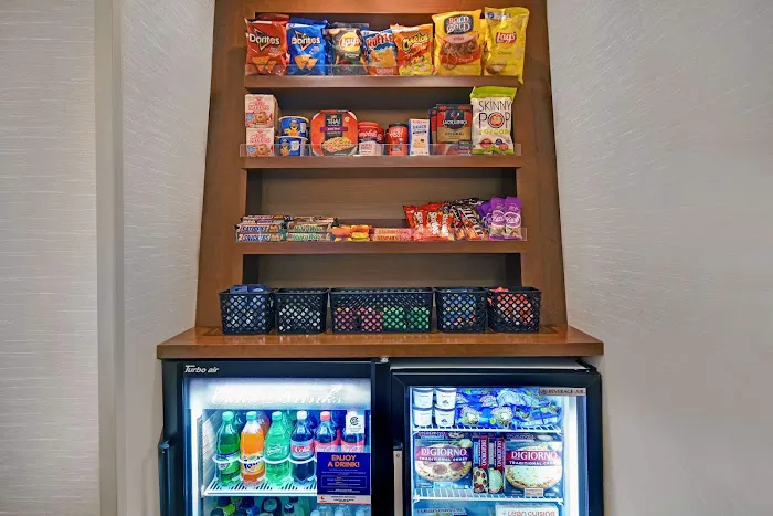 Comfort Inn & Suites 4